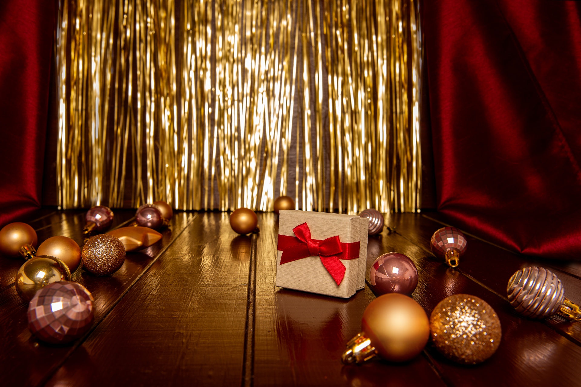 Gold and silver metallic ribbon rolls Singapore